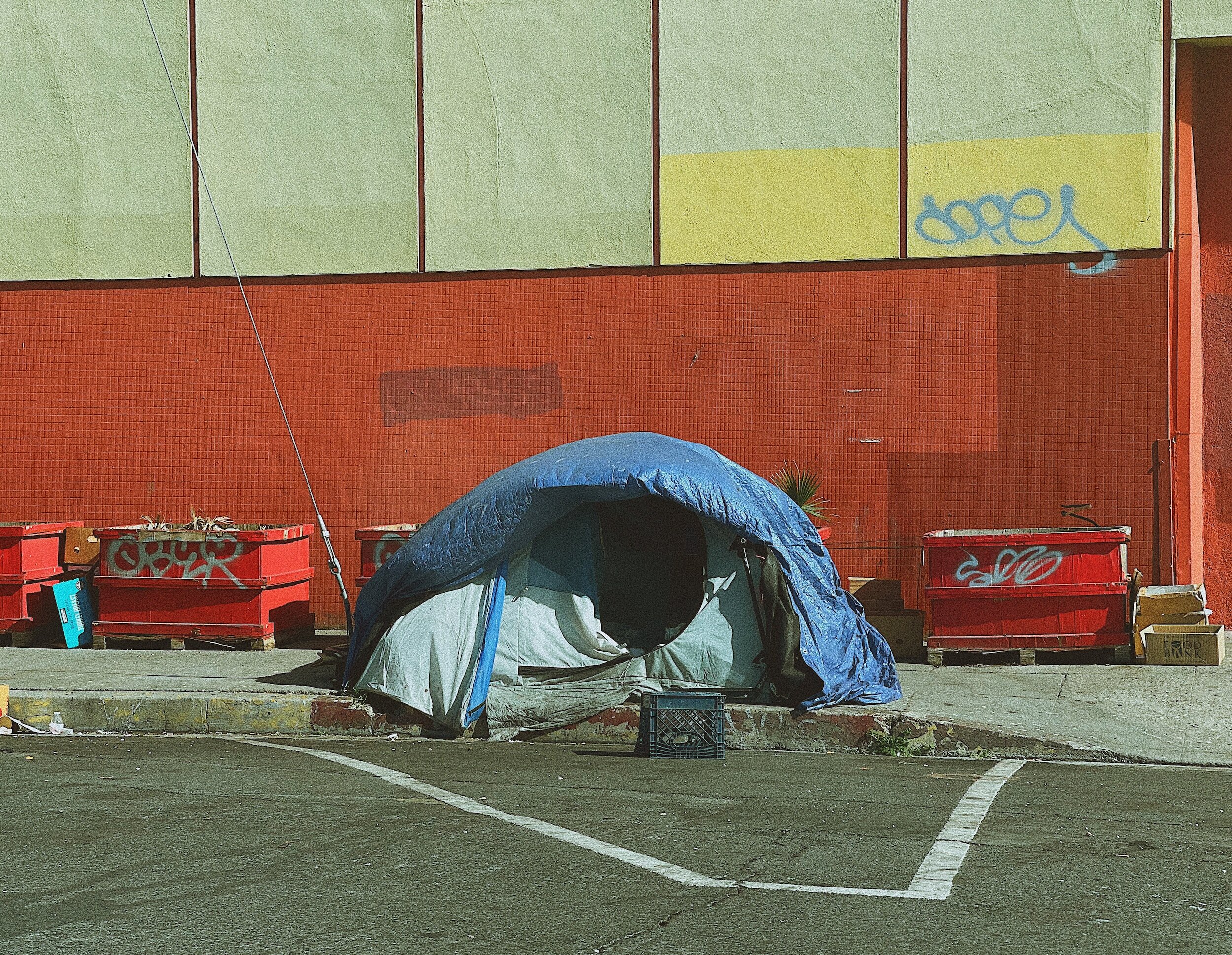 La emergencia por la falta de hogar: Surgen políticas más estrictas en ciudades y estados ante una realidad visible La emergencia por la falta de hogar: Surgen políticas más estrictas en ciudades y estados ante una realidad visible