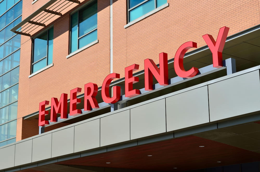 Trabajadores de la salud y defensores de inmigrantes muy preocupados por la posible aprobación de la ley HB10: “Están absolutamente aterrorizados” Emergency Signage