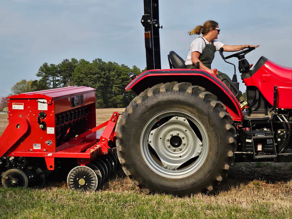Marjorie Benbow por el Distrito 62: Educación y derechos humanos son las dos razones por las que decidí luchar para ser un agente de cambio Margie Benbow Tractor Photo