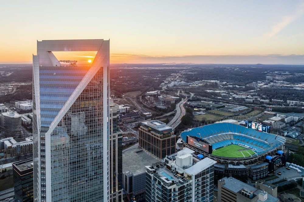 Más de 339,000 personas se mudaron a Carolina del Norte en 2023: ¿qué hace tan atractivo al estado de los Tar Heels? Charlotte City
