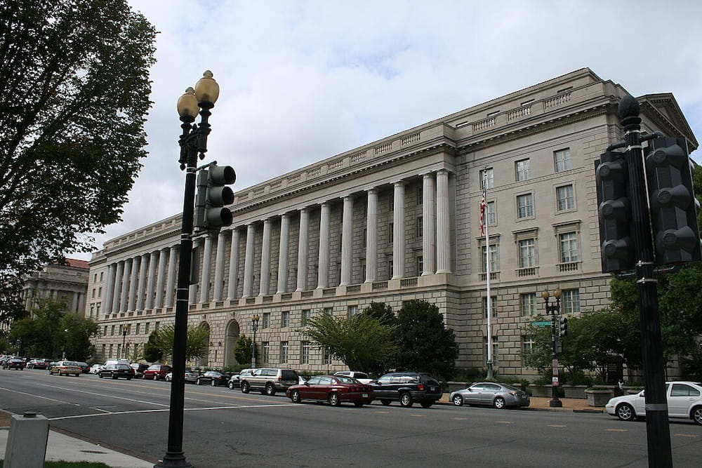 IRS colabora con ICE: crece la alarma por uso de datos fiscales en procesos migratorios Internal Revenue Service Building