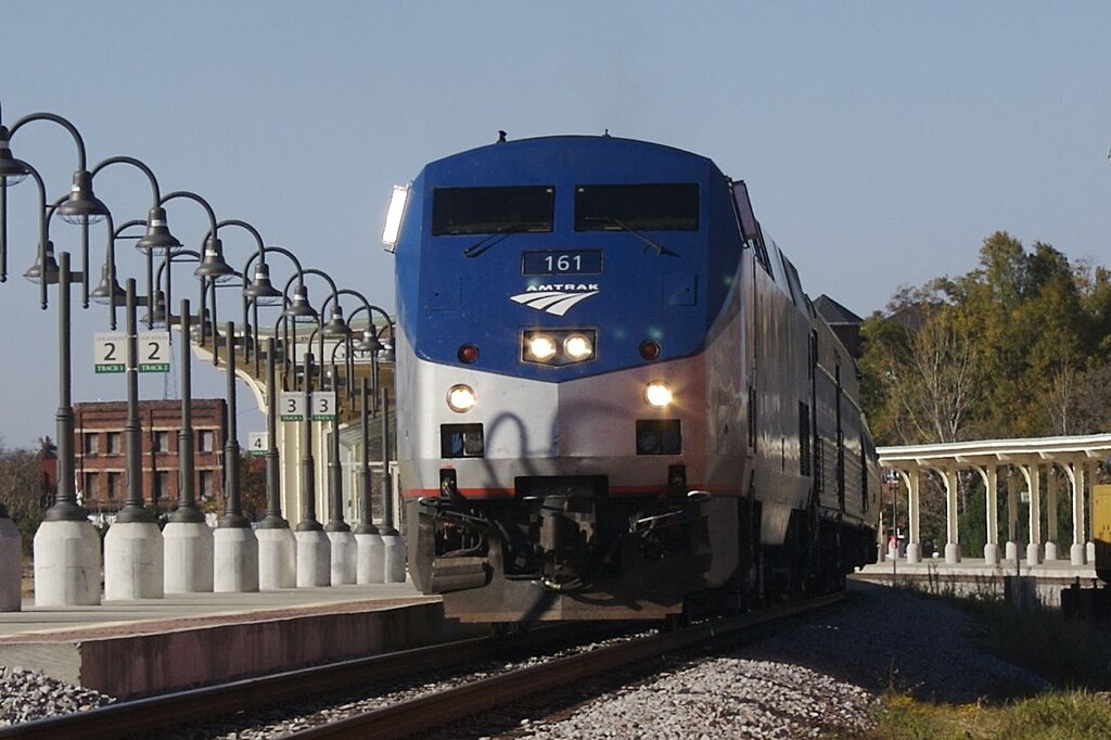 Crecimiento, inversión y visión: Carolina del Norte hace historia con su sistema ferroviario Greensboro Amtrak Carolinian