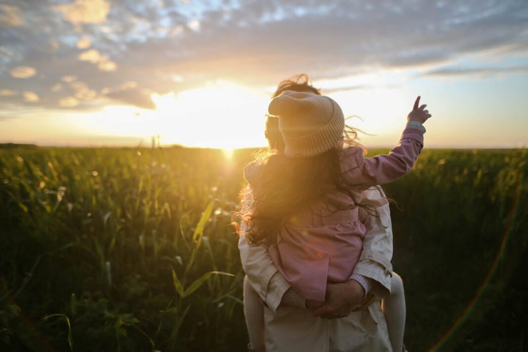 Gallup: 79% de los adultos estadounidenses considera que la inmigración es buena para el país Mother and Daughter