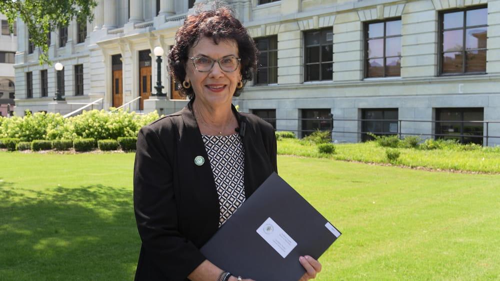 Marikay Abuzuaiter, alcaldesa de Greensboro: Deseo apoyar al Ayuntamiento en sus iniciativas y retos Marikay Abuzuaiter