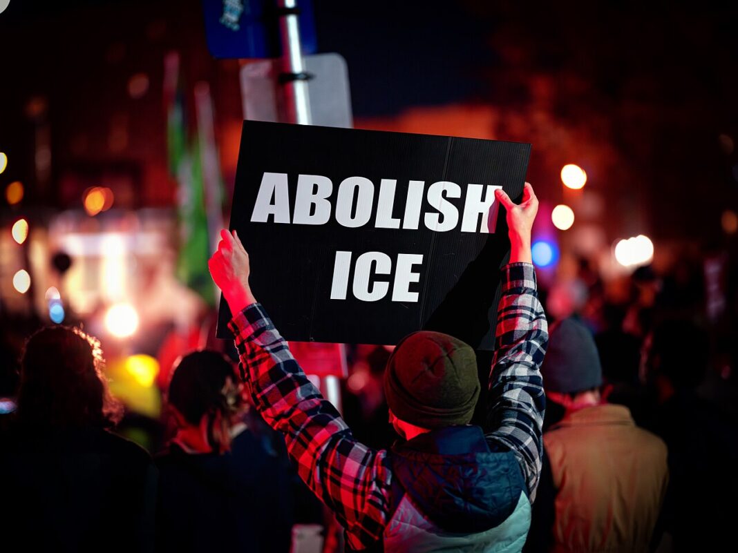Protestas y vigilias en todo el país en contra del ICE y las políticas migratorias de la administración Trump Abolish ICE