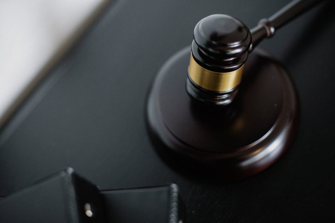 Demandas, tribunales y el futuro de las minorías en EE.UU.: La guerra legal que sacude la D.E.I. Law Tribunal