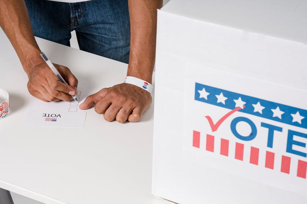 Una pulseada decisiva en Carolina del Norte: Roy Cooper y Michael Whatley avanzan hacia una elección que puede redefinir el Senado Senate Election