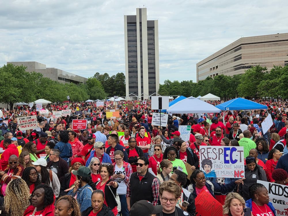 Kids over corporations: Manifestantes exigen mayor financiamiento para la educación pública en Carolina del Norte Rally in Raleigh